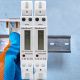 Qoltec vienfāzes elektroniskais skaitītājs | DIN sliežu enerģijas patēriņa mērītājs | 230V | 30A | LCD | 1P
